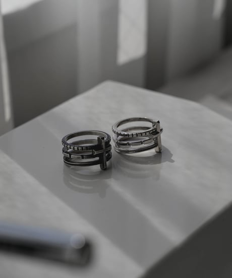 MULTILAYER CROSS RING by artisan