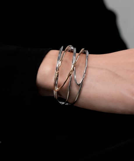 HIGH-END STRUCTURE WIDE BANGLE