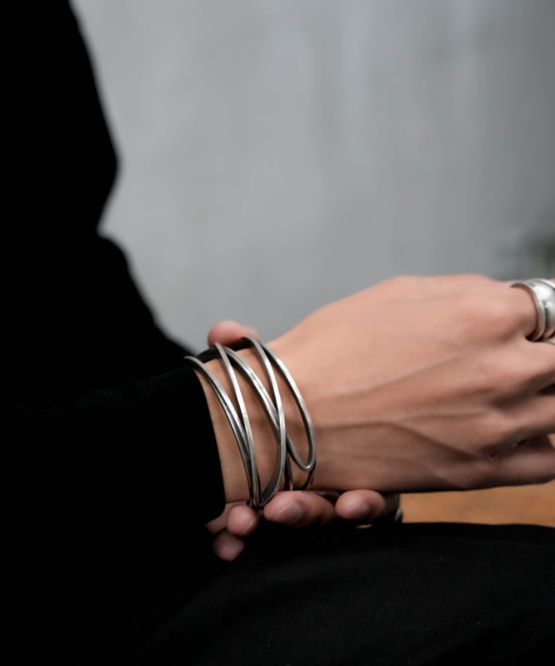 HIGH-END STRUCTURE WIDE BANGLE | CTHY