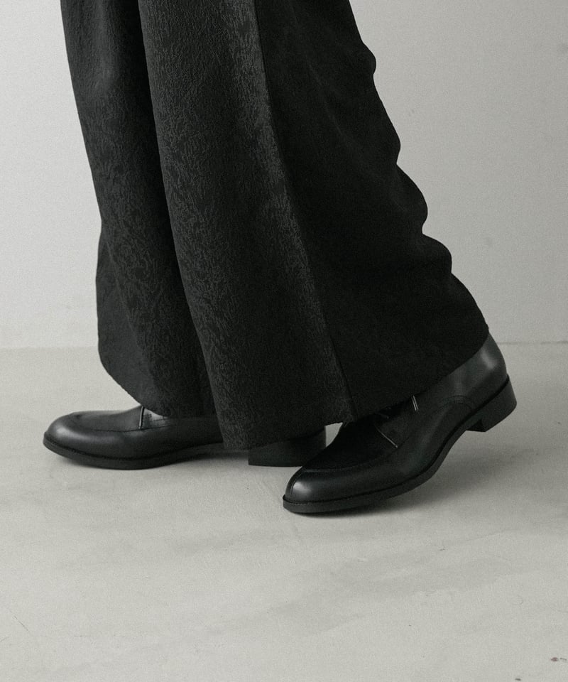 LUXURY MATERIAL LEATHER V-TIP by Annonay | CTHY