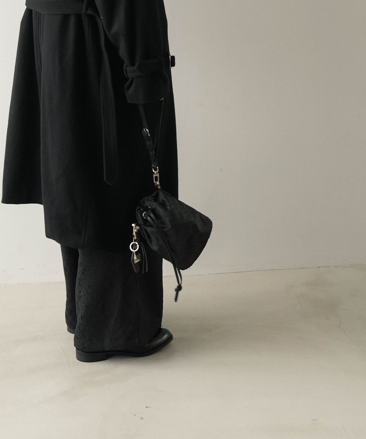 【CTHY】DRAWSTRING BAG by LIMONTA（Black） 01 LUXURY MATERIAL DRAWSTRING BAG by LIMONTA |
