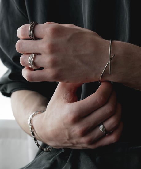 CROSS BANGLE