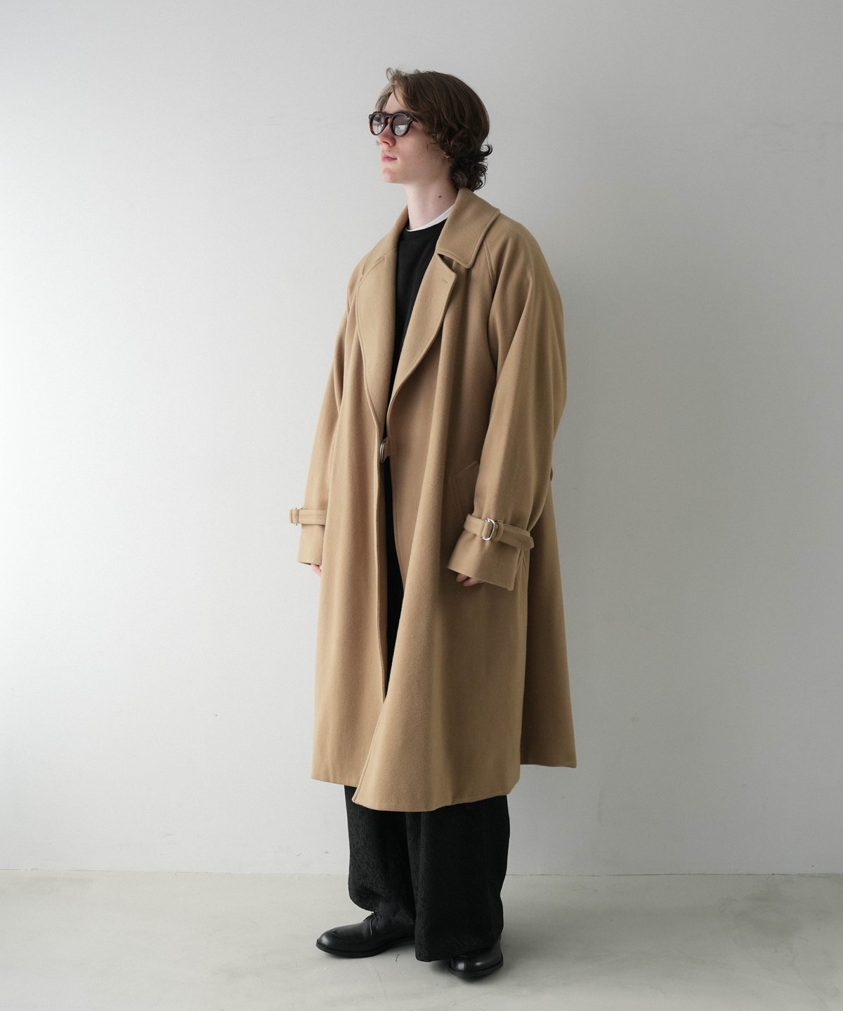 TIELOCKEN COAT by Super140’s Jackal WOOL LUXURY MATERIAL TIELOCKEN COAT by Super140's Ja