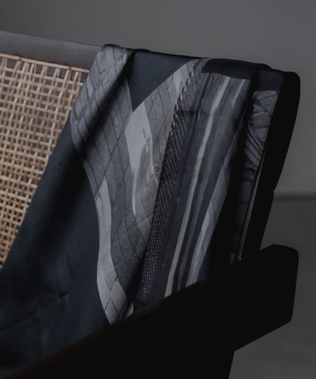 HIGH-END GRAPHIC SILK SCARF
