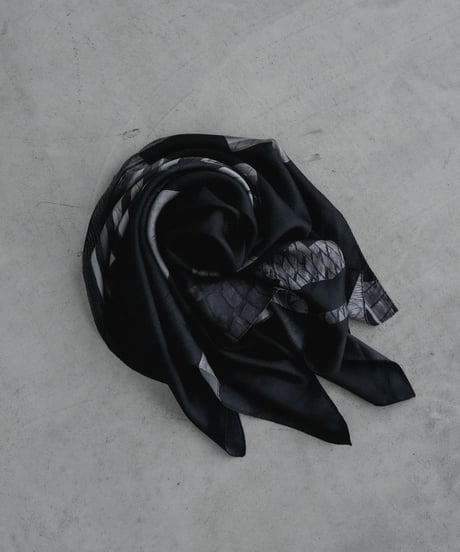 HIGH-END GRAPHIC SILK SCARF