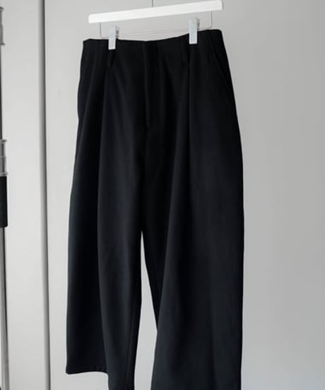 LUXURY MATERIAL WIDE CURVE TROUSERS by Super140’s Jackal WOOL