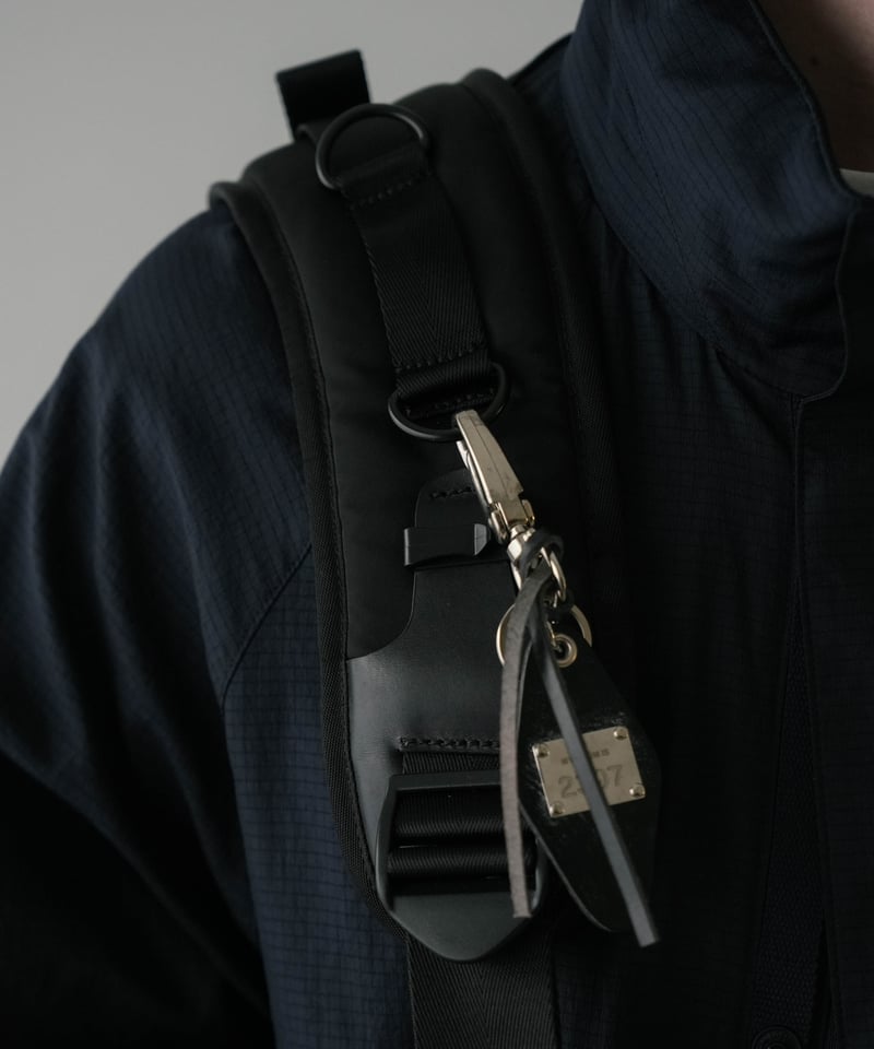 15 LUXURY MATERIAL ONE SHOULDER SLING DAYPACK 15 LUXURY MATERIAL ONE SHOULDER SLING DAYPACK