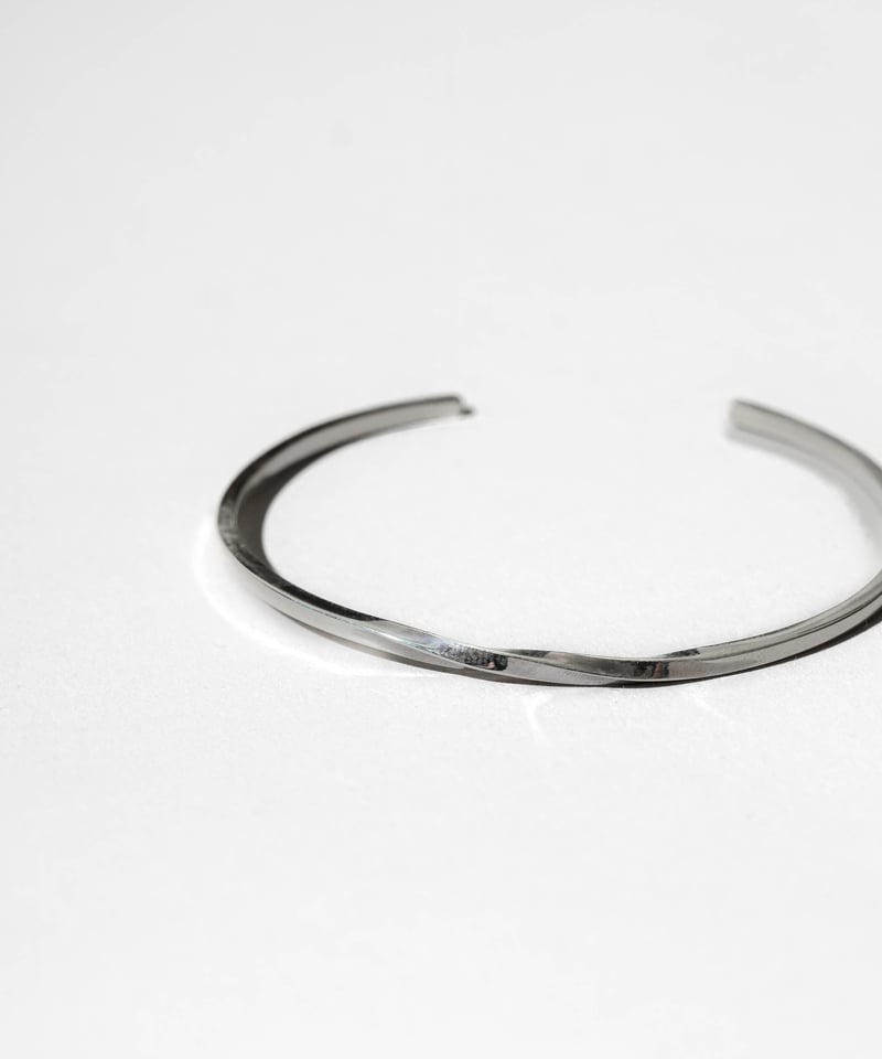 HIGH TWIST BANGLE | CTHY