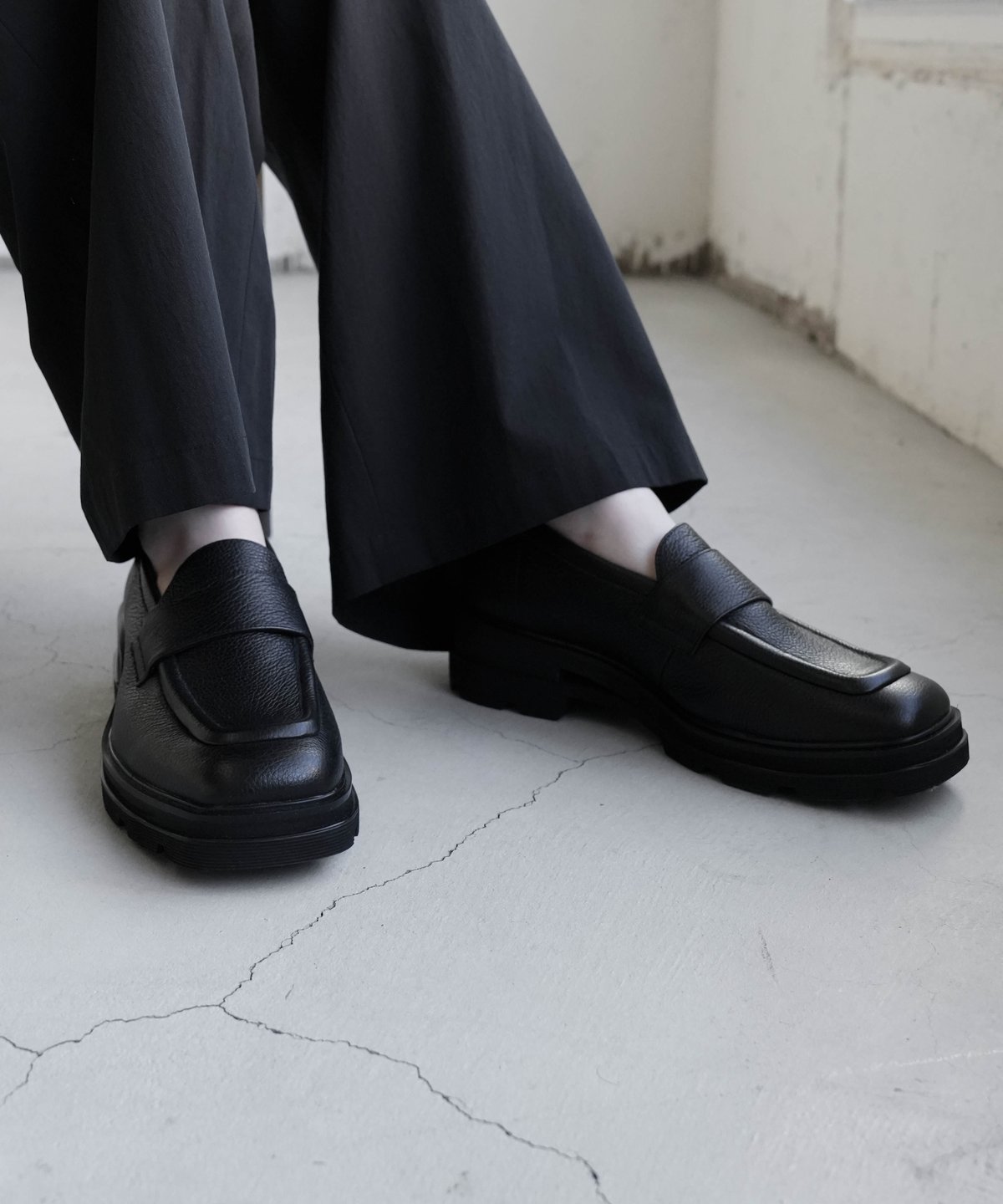 CTHY＋VEIN】COW LEATHER LOAFERS [EMBOSSED / ANTI