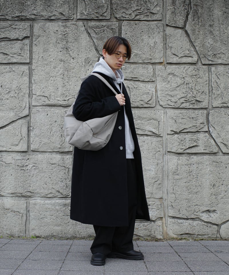 CTHY、BIG HALF MOON SHOULDER BAG