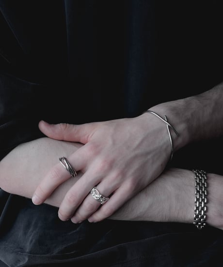 CROSS BANGLE