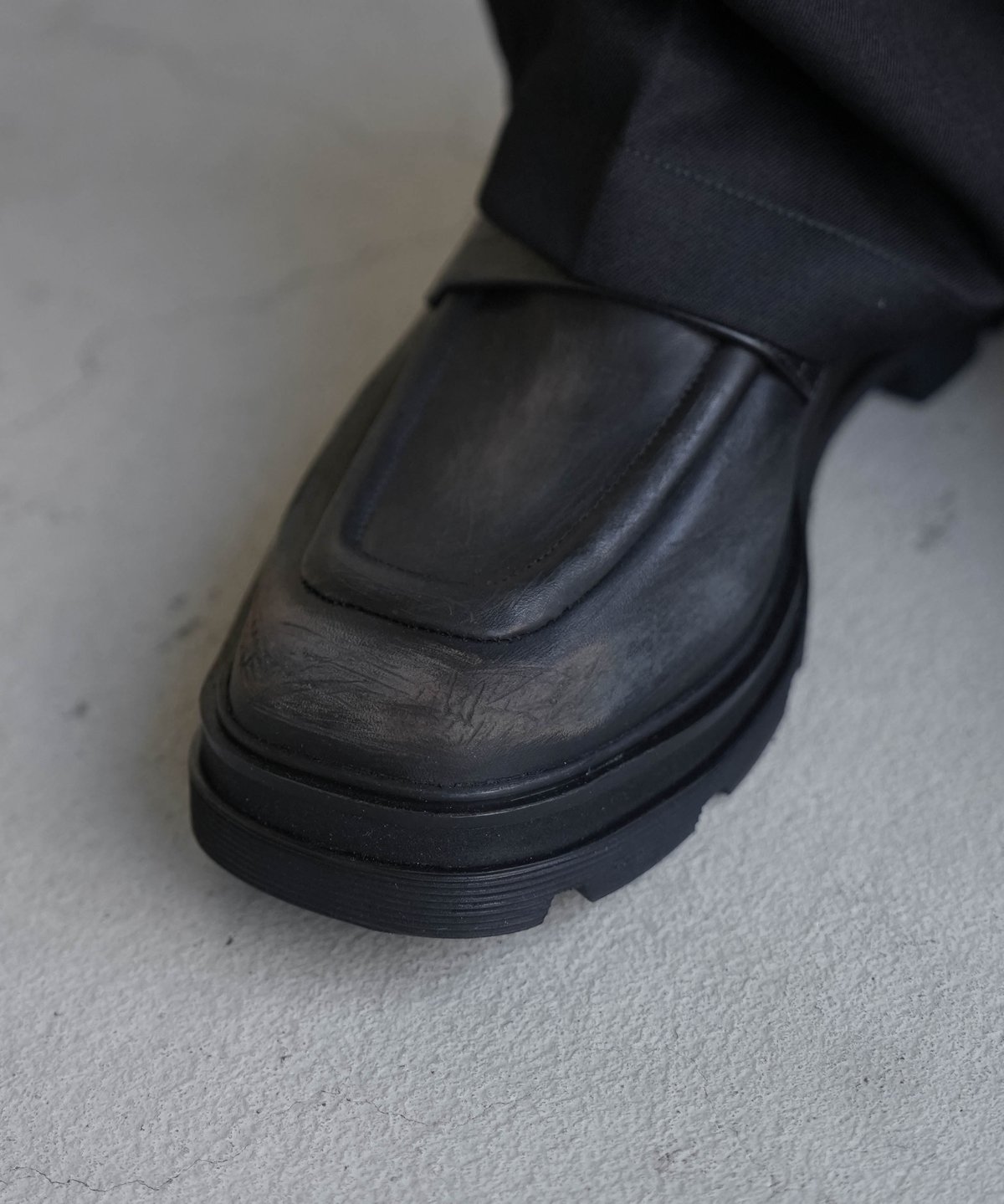 CTHY＋VEIN】COW LEATHER LOAFERS [EMBOSSED / ANTI