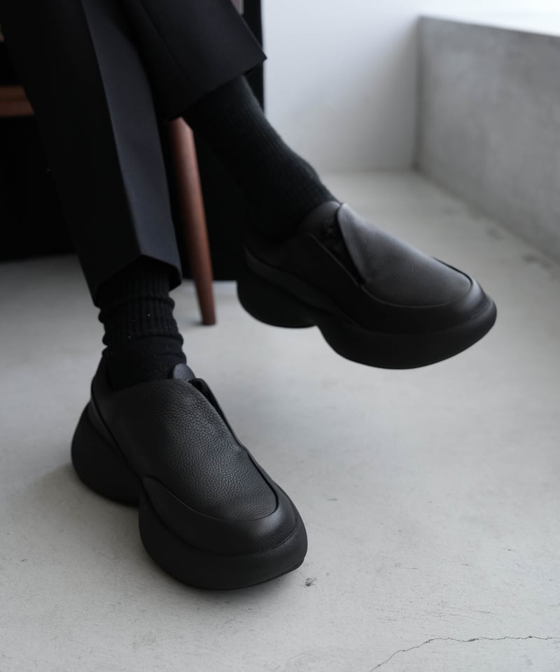 CTHY+VEIN】LEATHER OVAL SOLE TRAINER by WEINHEI CTHY+VEIN】LEATHER OVAL SOLE TRAINER by WEINHEI