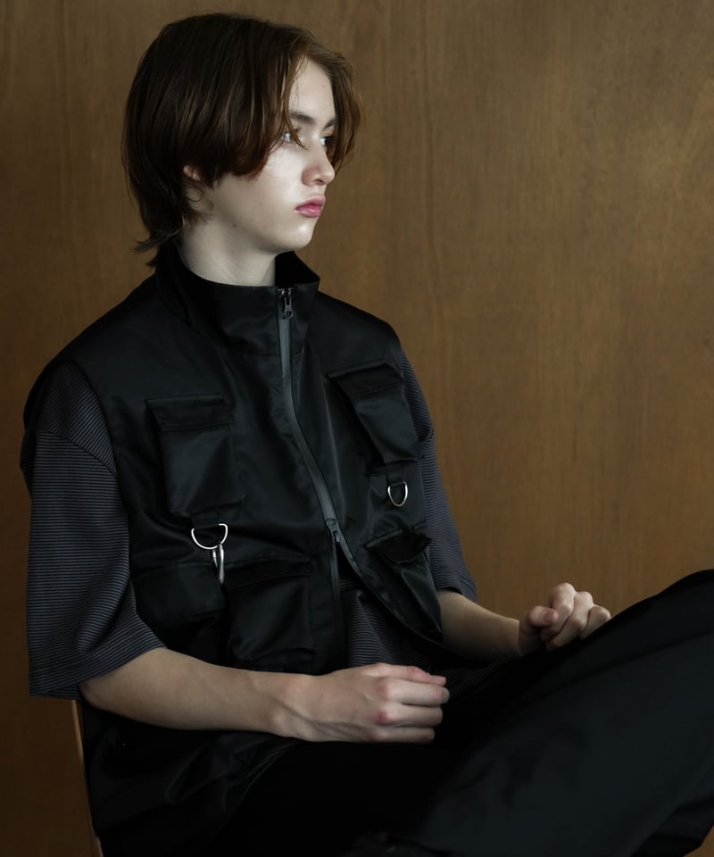 CTHY LUXURY MATERIAL MULTI TECH VEST 新品 LUXURY MATERIAL MULTI TECH VEST by LIMONTA ITAL