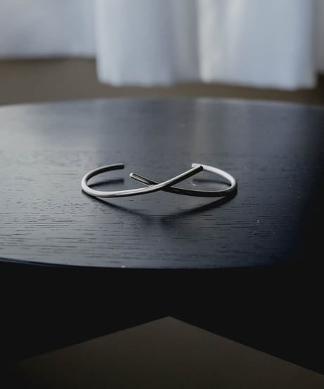 CROSS BANGLE