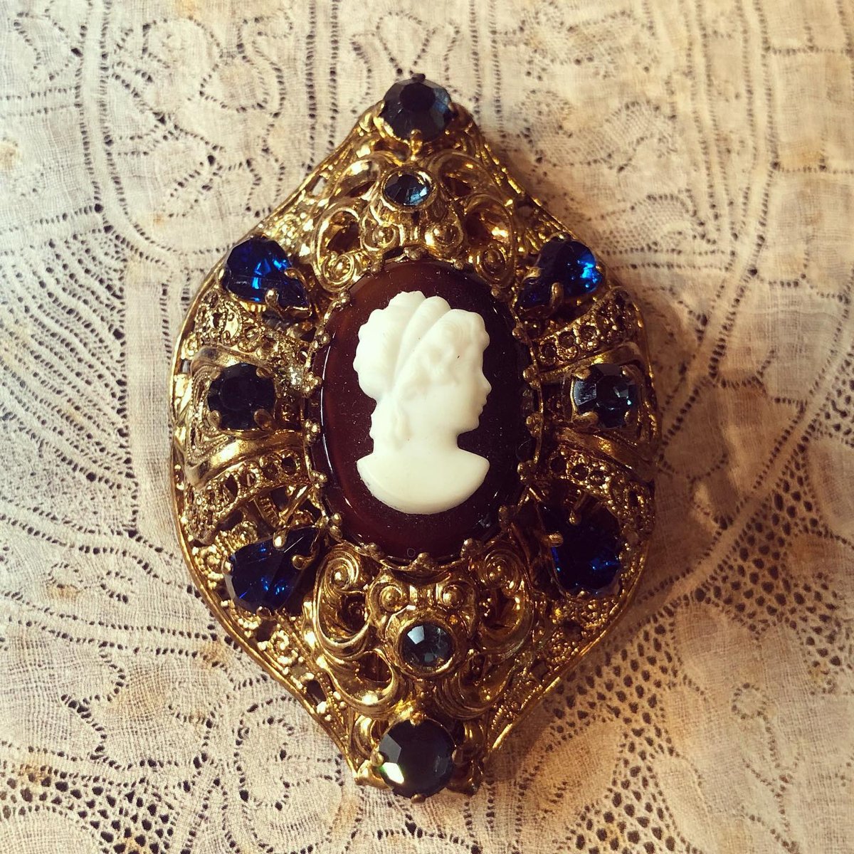 高評価の贈り物 VINTAGE ブローチ CAMEO-STYLE BROOCH pendant italian