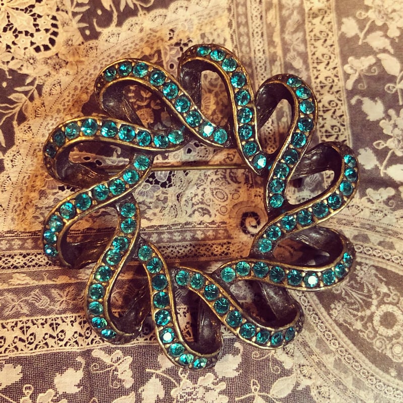 vintage】ブローチ まとめ売り 大量 110点以上 2025年最新】ブローチ