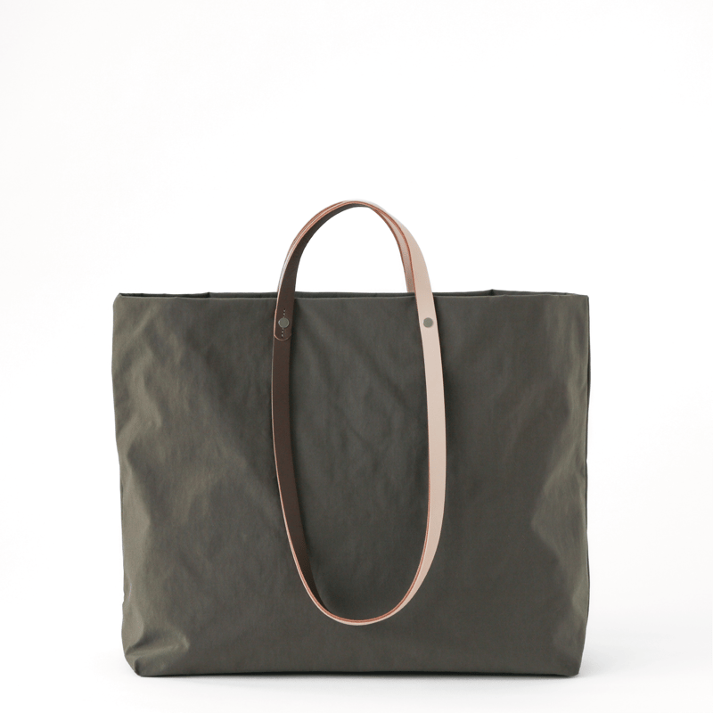 ウルクスト・URUKUST・2wayハンドル・トートバッグ・チャコール・未使用 TWIST-ZIP Medium #CAMEL | .URUKUST