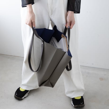 TWIST-SHOPPER Medium #GRAY × MARINE BLUE