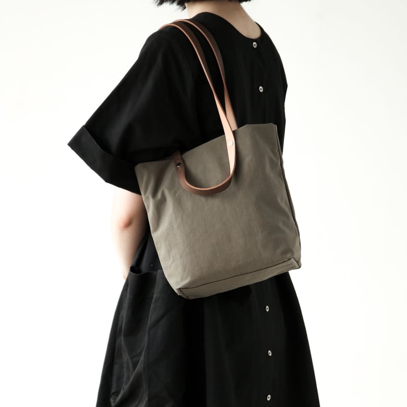 URUKUST ウルクスト トートバッグ チャコールTWIST A4 TWIST-ZIP Large #CHARCOAL | .URUKUST