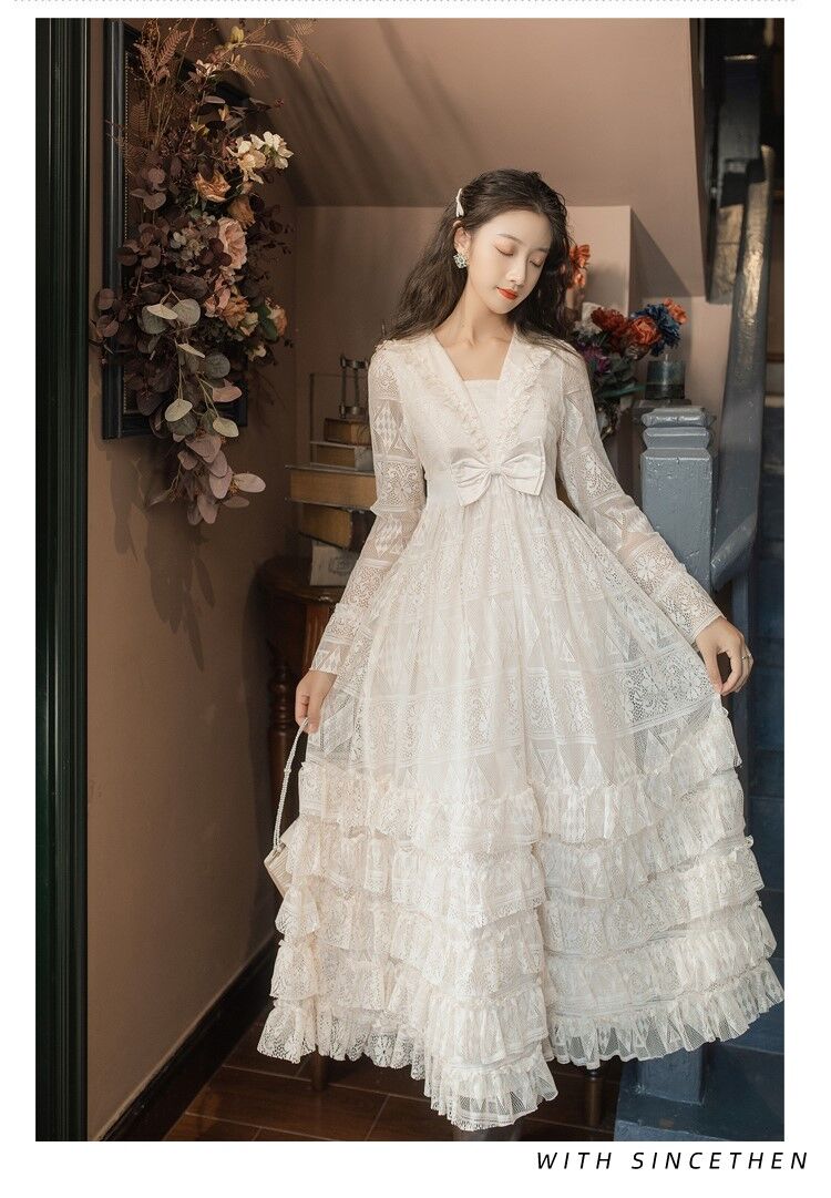 フリル付きクリーム色ロングドレス fit=scale-down,w=1200