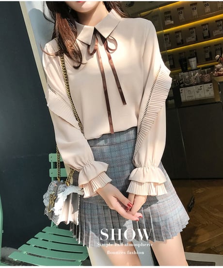 アプリコット プリーツフリルを袖と袖口にあしらったシャツカラーのプルオーバーブラウス XXL [BL117]