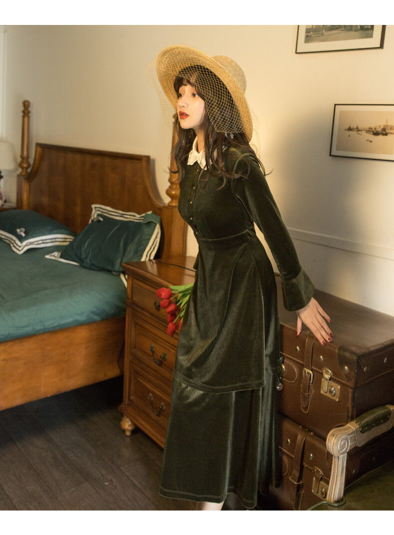 ビスクドール　グリーンベルベットのドレス グリーンのドレスのミニョネットビスクドール アンティーク品