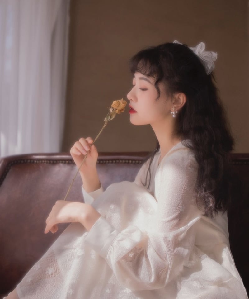 とても素敵な甘いホワイトの花柄レース ドールカラー シフォン ロング