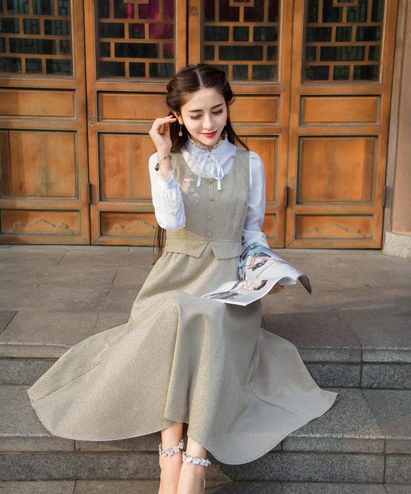 ライトカーキストライプ レトロスタイルのスリム ジャンパー