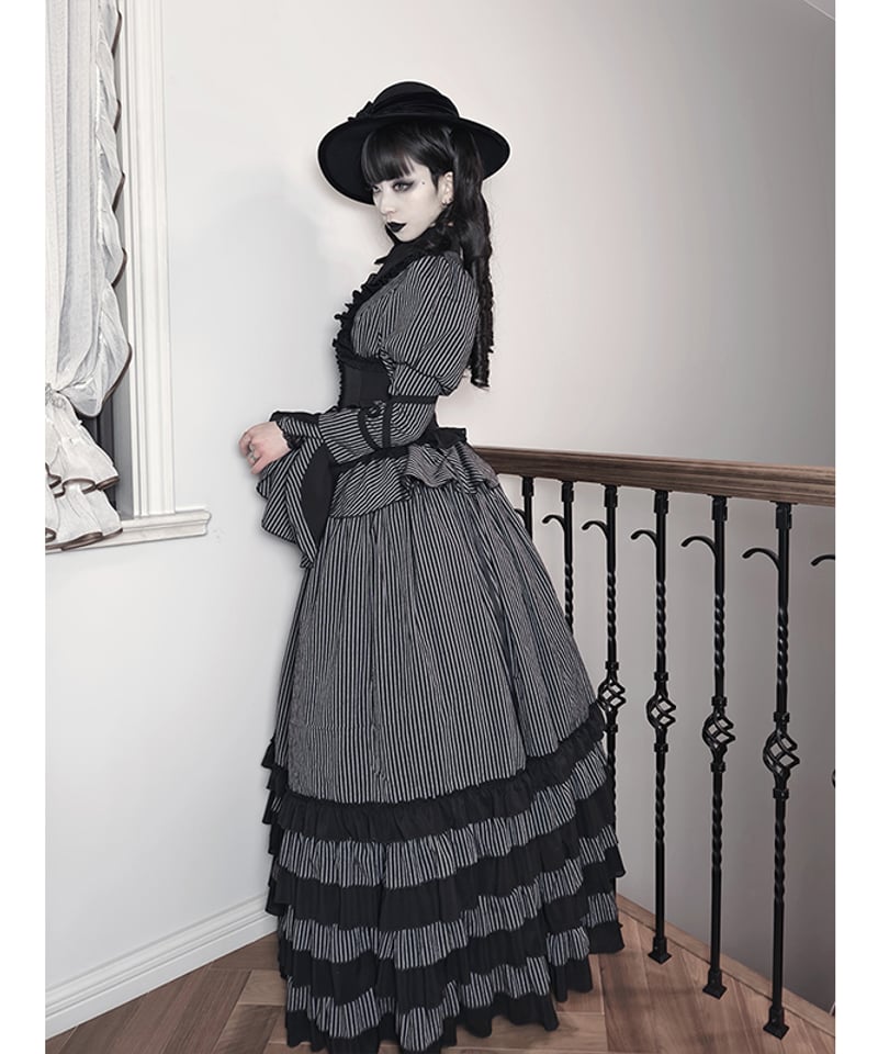 VantablackStudio / Wednesday Addams ゴシック SK, 姫袖
