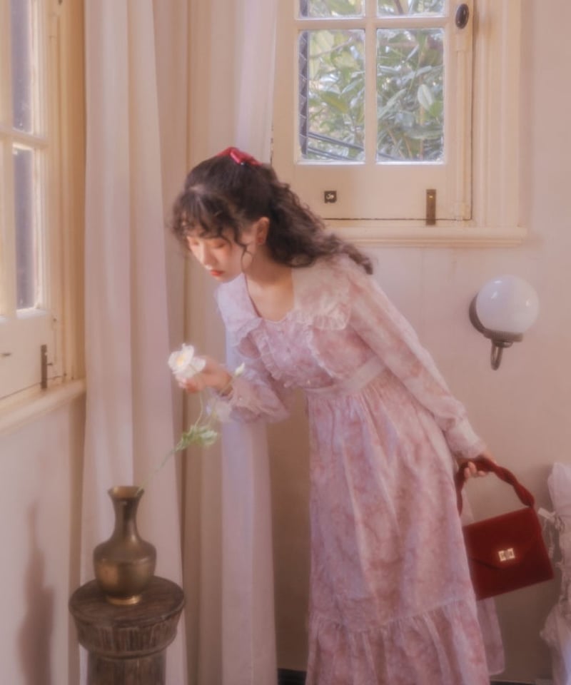 とても素敵な甘いピンクの花柄 スクエアネック フリルドールカラー
