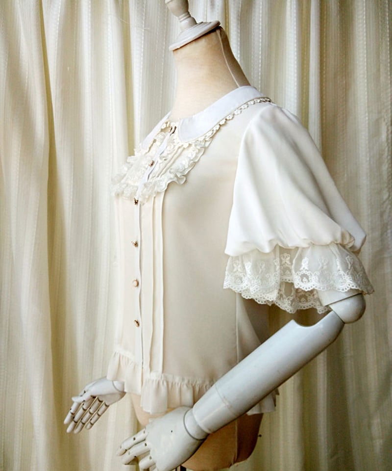 【週末SALE】BABYフリル胸元リボン付きレースホワイトロリィタ半袖白ブラウス 週末SALE】BABYフリル胸元リボン付きレースホワイトロリィタ半袖