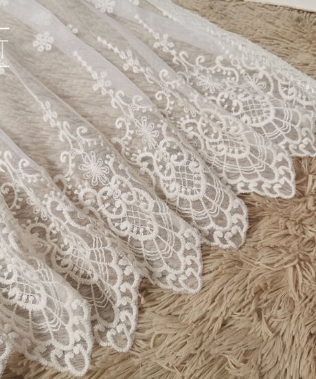 Miss Point 豊作賛歌 バイエルン風 レース刺繡エプロン [LO390]