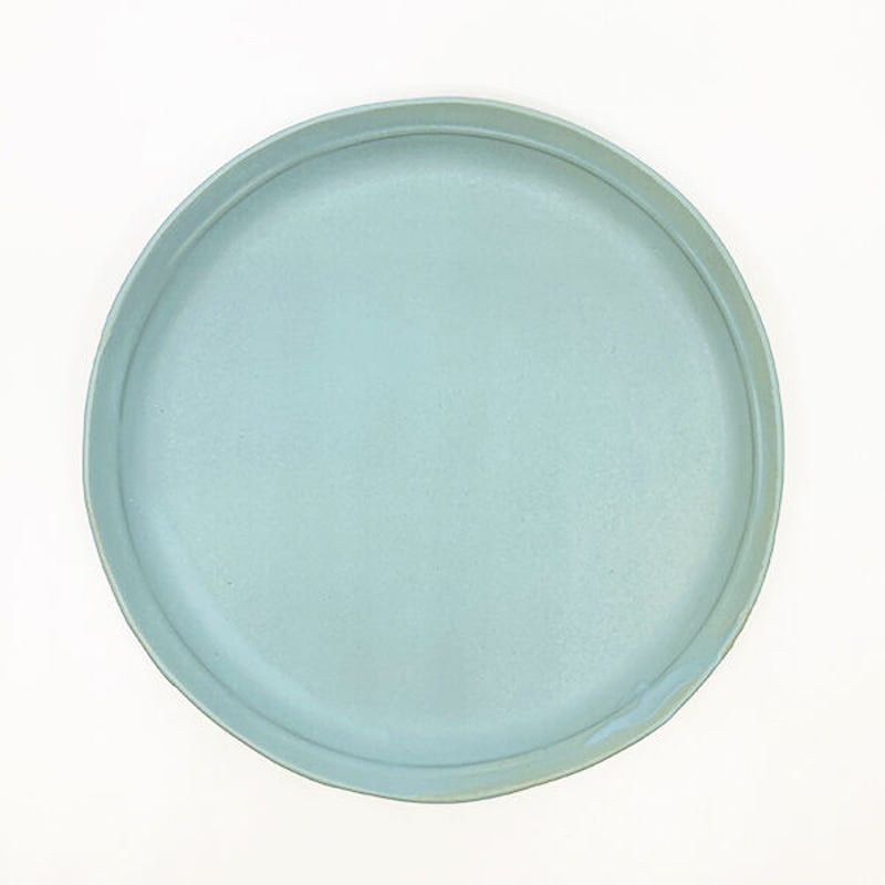 笠間焼 / うすくて軽い丸皿（M）（艶消しの水色） | 和の雑貨 えん