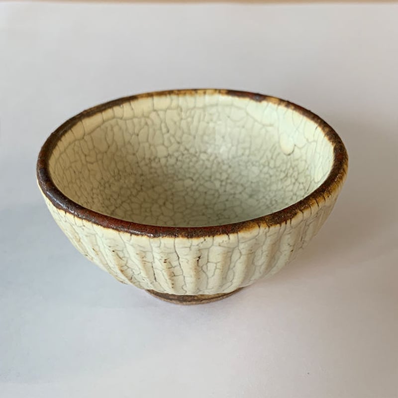 笠間焼 / 鎬のぐい呑（粉引/貫入） | 和の雑貨 えん