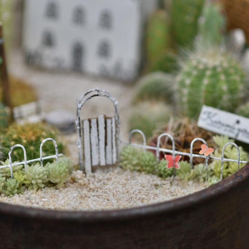 アメリカアイアン飾り棚クリームホワイト唐草模様