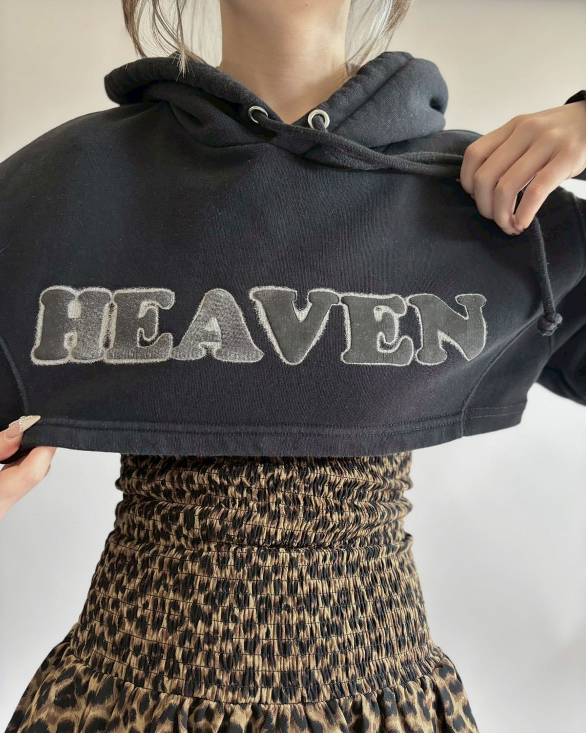 USED】23's HEAVEN by Marc Jacobs Cropped Hoodie