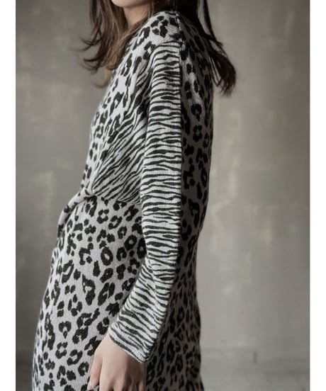 【USED】　Animal Patterned Knit Top/ 220220-027