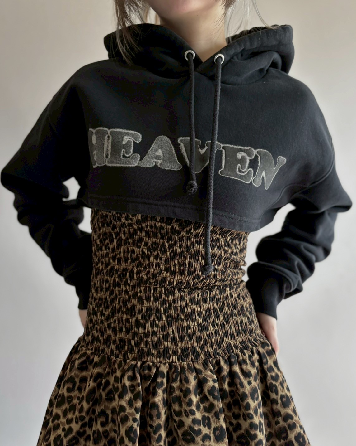 USED】23's HEAVEN by Marc Jacobs Cropped Hoodie
