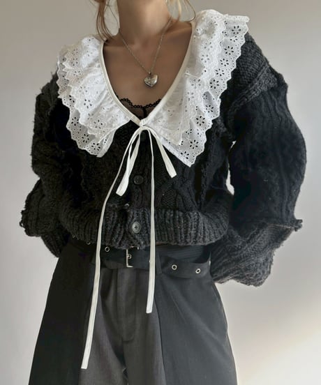【RE;CIRCLE】 RE Aran Knit Patchwork Lace Collar Cardigan / Black × Charcoal / 251106-003