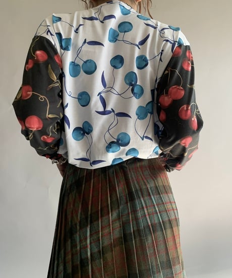 【USED】 CHOPOVA LOWENA Cherry Print Top/241124-010
