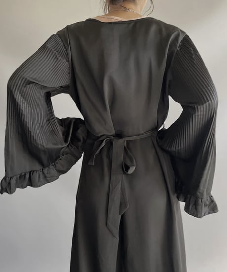 【USED】 Poly Long One-piece Pleats Sleeve / 2301112-003