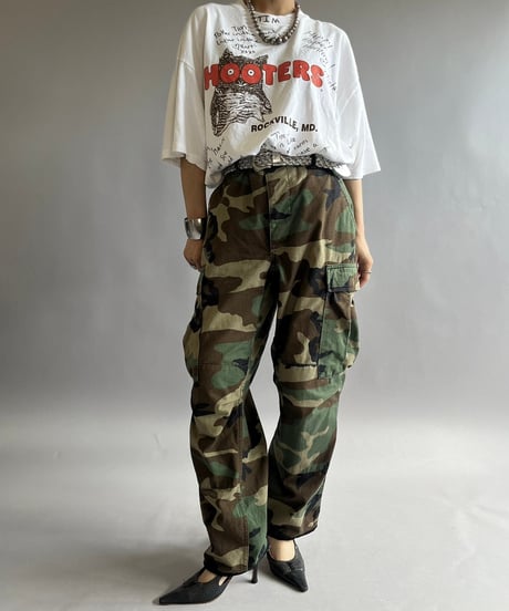 【USED】 Made in USA 90's HOOTERS T-Shirt /240824-033