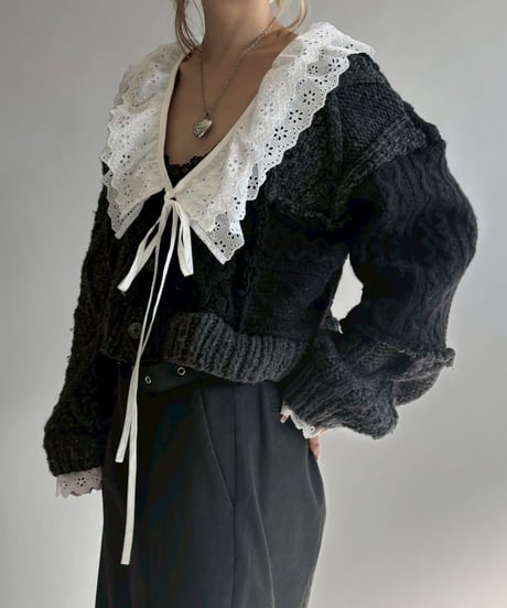 【RE;CIRCLE】 RE Aran Knit Patchwork Lace Collar Cardigan / Black × Charcoal / 251106-003