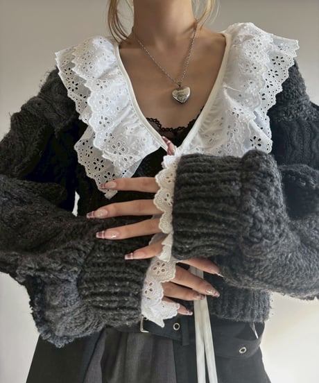 【RE;CIRCLE】 RE Aran Knit Patchwork Lace Collar Cardigan / Black × Charcoal / 251106-003