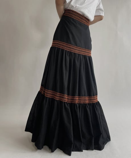 【USED】 Embroidered Flare Long Skirt / 220611-003