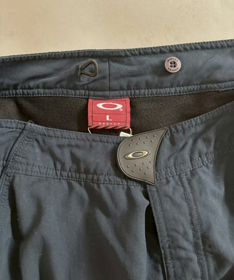 【USED】 Oakley Zip Design Nylon Cargo Shorts /260328-026