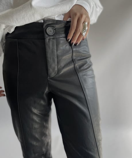 【USED】 vince Fake Leather Flare Pants / 231028-030