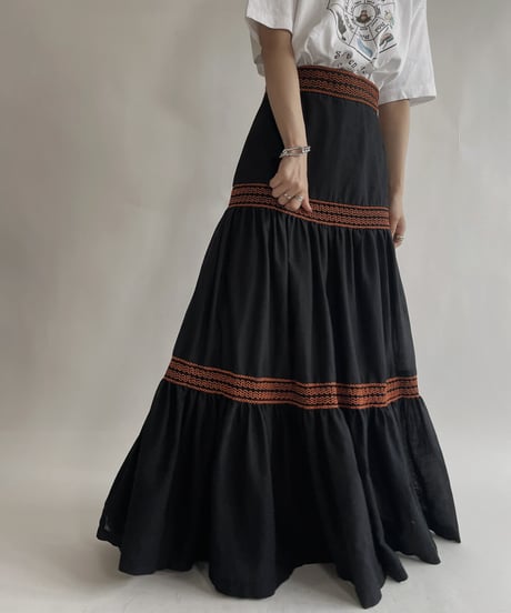 【USED】 Embroidered Flare Long Skirt / 220611-003