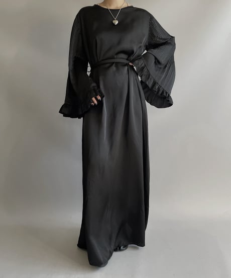 【USED】 Poly Long One-piece Pleats Sleeve / 2301112-003
